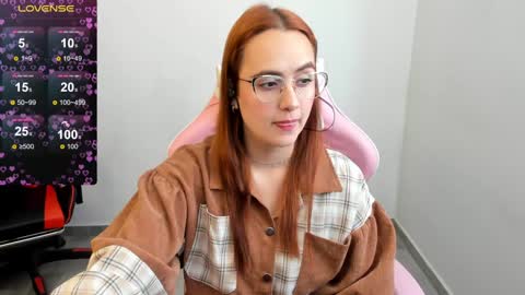 Snapshot of maryluna95 chatting on 01-03-25, 01:25 Dulce Maria online show from 01-03-25, 01:25