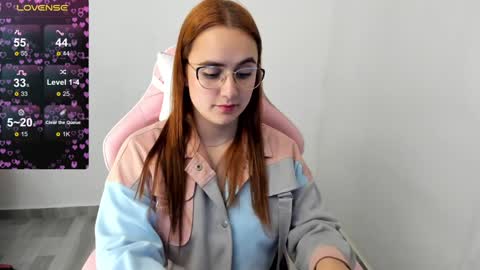 Snapshot of maryluna95 chatting on 01-04-25, 11:17 Dulce Maria online show from 01-04-25, 11:17