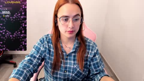 Snapshot of maryluna95 chatting on 01-06-25, 03:20 Dulce Maria online show from 01-06-25, 03:20