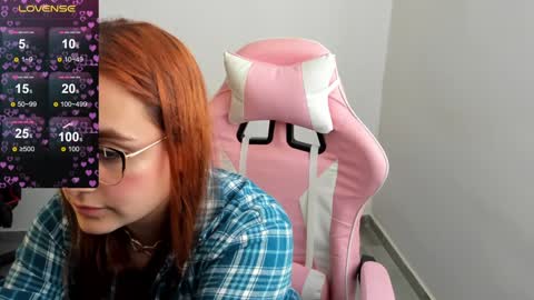 Snapshot of maryluna95 chatting on 01-22-25, 05:17 Dulce Maria online show from 01-22-25, 05:17