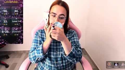 Snapshot of maryluna95 chatting on 01-31-25, 04:14 Dulce Maria online show from 01-31-25, 04:14