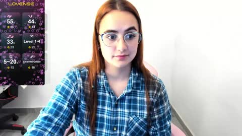 Snapshot of maryluna95 chatting on 02-06-25, 01:38 Dulce Maria online show from 02-06-25, 01:38