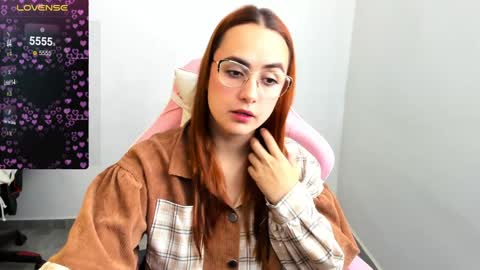 Snapshot of maryluna95 chatting on 02-06-25, 04:47 Dulce Maria online show from 02-06-25, 04:47