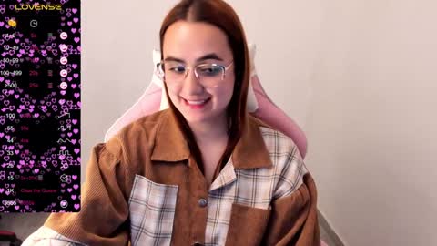 Snapshot of maryluna95 chatting on 02-07-25, 04:59 Dulce Maria online show from 02-07-25, 04:59