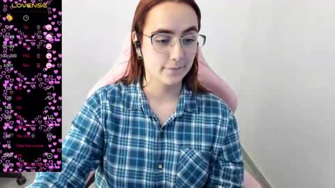 Snapshot of maryluna95 chatting on 02-11-25, 11:12 Dulce Maria online show from 02-11-25, 11:12