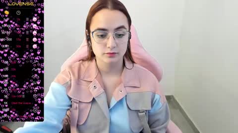 Snapshot of maryluna95 chatting on 02-17-25, 10:58 Dulce Maria online show from 02-17-25, 10:58