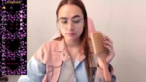 Snapshot of maryluna95 chatting on 02-18-25, 02:05 Dulce Maria online show from 02-18-25, 02:05