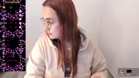 Snapshot of maryluna95 chatting on 02-19-25, 02:44 Dulce Maria online show from 02-19-25, 02:44