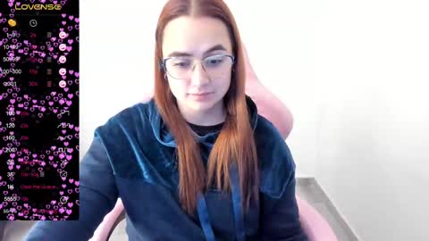 Snapshot of maryluna95 chatting on 02-25-25, 06:03 Dulce Maria online show from 02-25-25, 06:03
