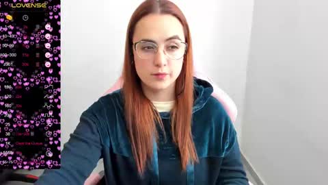 Snapshot of maryluna95 chatting on 02-25-25, 07:03 Dulce Maria online show from 02-25-25, 07:03