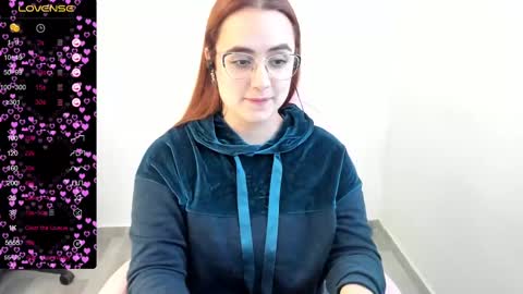 Snapshot of maryluna95 chatting on 02-25-25, 10:07 Dulce Maria online show from 02-25-25, 10:07