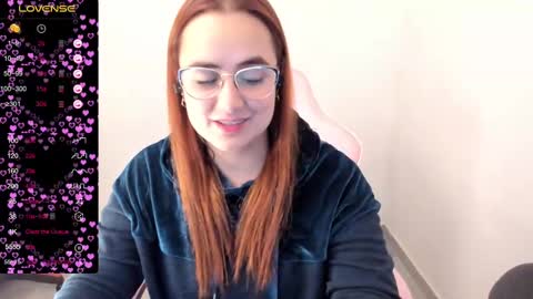 Snapshot of maryluna95 chatting on 02-26-25, 04:14 Dulce Maria online show from 02-26-25, 04:14