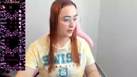 Snapshot of maryluna95 chatting on 02-26-25, 04:56 Dulce Maria online show from 02-26-25, 04:56