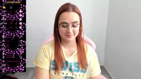 Snapshot of maryluna95 chatting on 02-26-25, 08:00 Dulce Maria online show from 02-26-25, 08:00
