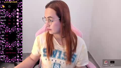 Snapshot of maryluna95 chatting on 02-26-25, 11:04 Dulce Maria online show from 02-26-25, 11:04