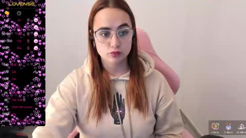 Snapshot of maryluna95 chatting on 03-04-25, 03:44 Dulce Maria online show from 03-04-25, 03:44