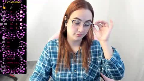 Snapshot of maryluna95 chatting on 03-04-25, 11:00 Dulce Maria online show from 03-04-25, 11:00