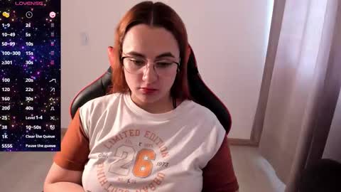 Snapshot of maryluna95 chatting on 10-16-25, 09:16 Dulce Maria online show from 10-16-25, 09:16