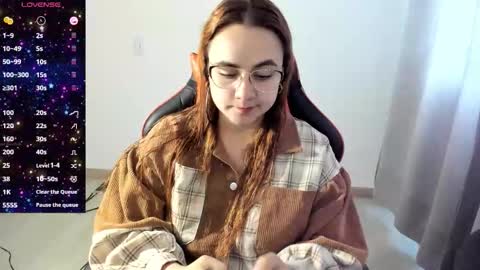 Snapshot of maryluna95 chatting on 10-20-25, 07:25 Dulce Maria online show from 10-20-25, 07:25