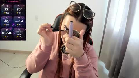 Dulce Maria online show from 11-19-25, 07:36