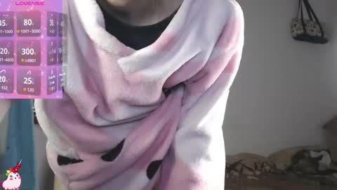 Snapshot of marylyrose chatting on 05-01-26, 12:04 maryly rose online show from 05-01-26, 12:04