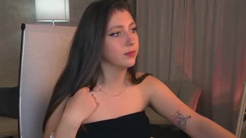 Snapshot of marymillerr chatting on 09-18-25, 09:33 Mary Miller online show from 09-18-25, 09:33