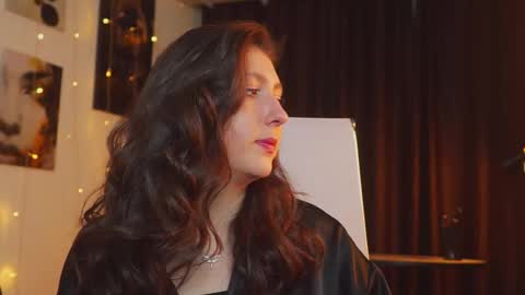 Snapshot of marymillerr chatting on 09-26-25, 12:42 Mary Miller online show from 09-26-25, 12:42