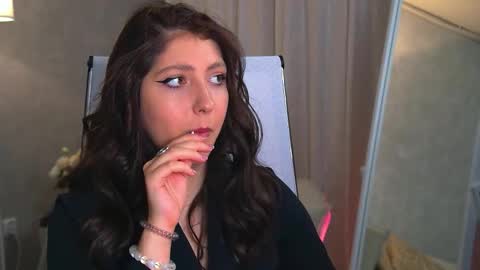 Snapshot of marymillerr chatting on 10-07-25, 09:39 Mary Miller online show from 10-07-25, 09:39