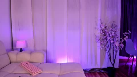 Mary online show from 05-18-26, 03:35