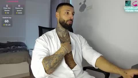 Snapshot of masculineguy69 chatting on 10-16-25, 06:14 masculineguy69 online show from 10-16-25, 06:14
