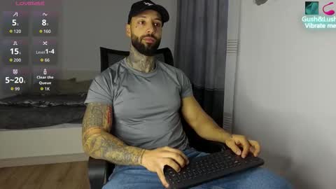 Snapshot of masculineguy69 chatting on 10-18-25, 04:48 masculineguy69 online show from 10-18-25, 04:48