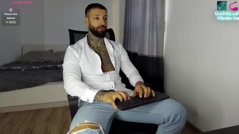 Snapshot of masculineguy69 chatting on 10-19-25, 05:08 masculineguy69 online show from 10-19-25, 05:08