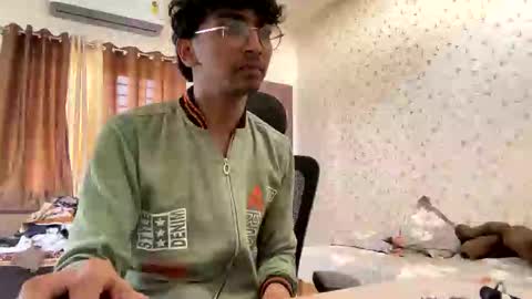 maskboyz2003 online show from 12-15-25, 05:44