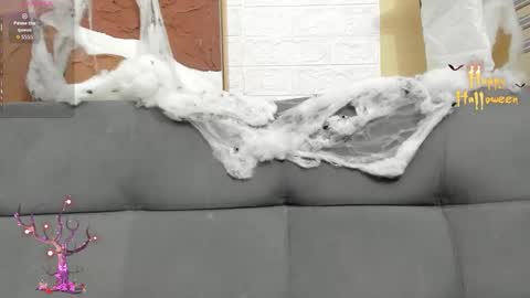 Scarlet  online show from 10-30-25, 07:47