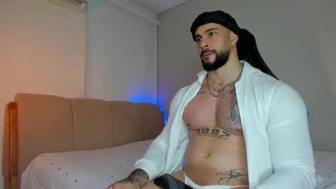 massimo online show from 11-10-25, 03:49