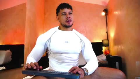 massimowalton2 online show from 05-18-26, 02:18
