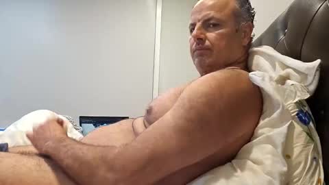 Snapshot of master398 chatting on 10-12-25, 12:04 Erix online show from 10-12-25, 12:04