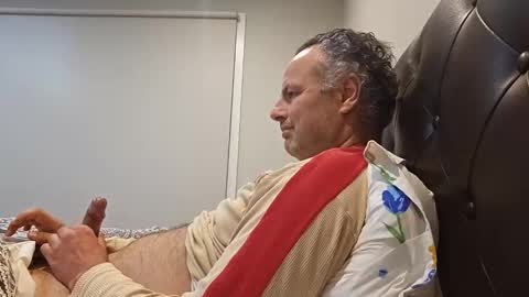 Snapshot of master398 chatting on 10-27-25, 10:52 Erix online show from 10-27-25, 10:52