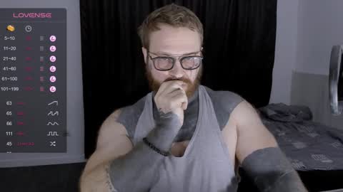 Snapshot of master_oil chatting on 12-17-24, 09:05 Huge Alex online show from 12-17-24, 09:05