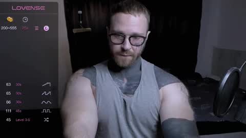 Snapshot of master_oil chatting on 02-26-25, 06:00 Huge Alex online show from 02-26-25, 06:00