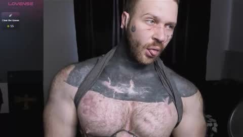 Snapshot of master_oil chatting on 10-06-25, 05:38 Huge Alex online show from 10-06-25, 05:38