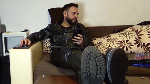 Snapshot of master_roberto333 chatting on 01-29-25, 08:56 SIR online show from 01-29-25, 08:56