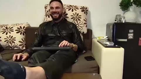 Snapshot of master_roberto333 chatting on 02-10-25, 02:08 SIR online show from 02-10-25, 02:08