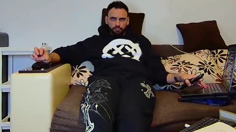 Snapshot of master_roberto333 chatting on 02-20-25, 05:51 SIR online show from 02-20-25, 05:51