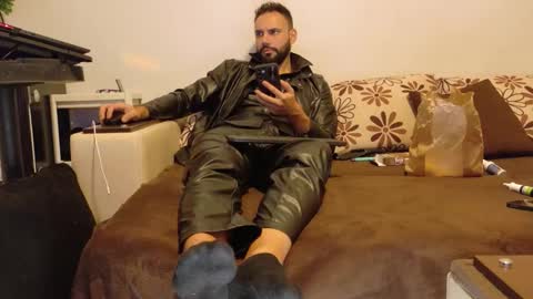 Snapshot of master_roberto333 chatting on 10-19-25, 08:09 SIR online show from 10-19-25, 08:09