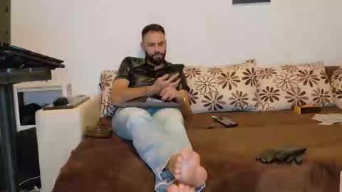 Snapshot of master_roberto333 chatting on 10-22-25, 08:41 SIR online show from 10-22-25, 08:41