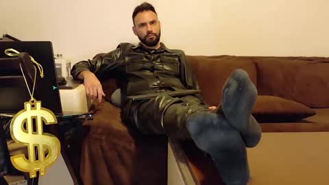 Snapshot of master_roberto333 chatting on 12-14-25, 08:57 SIR online show from 12-14-25, 08:57