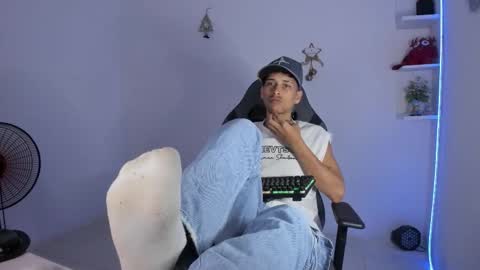 Snapshot of masteralda09 chatting on 03-11-26, 04:35 Alpha junior online show from 03-11-26, 04:35