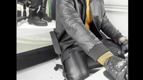 mastercash_leather online show from 12-22-25, 03:36