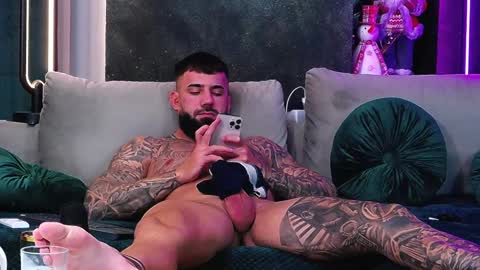 Snapshot of masterkingofmuscle chatting on 12-16-24, 02:49 masterkingofmuscle online show from 12-16-24, 02:49